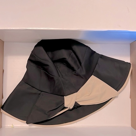 Flexible Hat Black w Beige trim & bow wide brim New No Tag - Picture 2 of 5